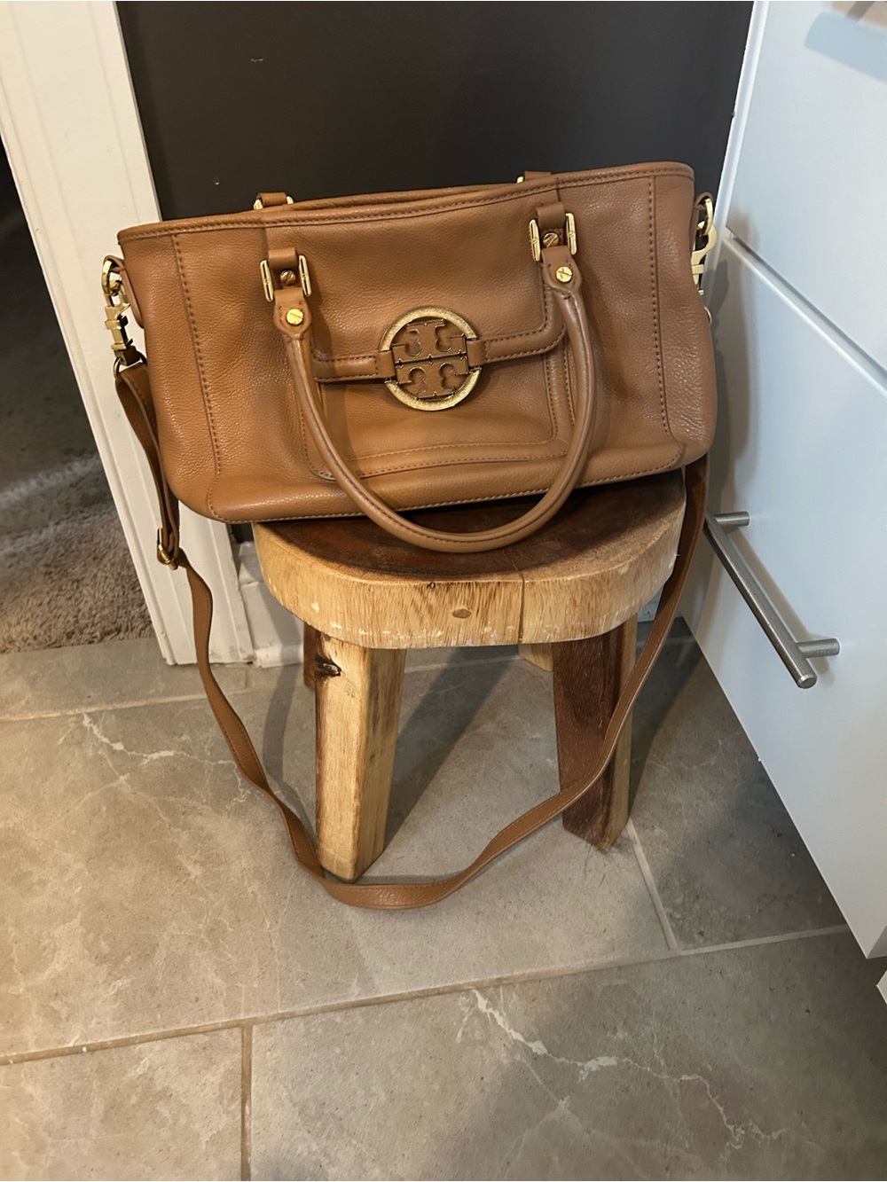 CLOSET CLOSING - Final Call! Tory Burch Tan Leather Bag w/Gold Logo Hardware